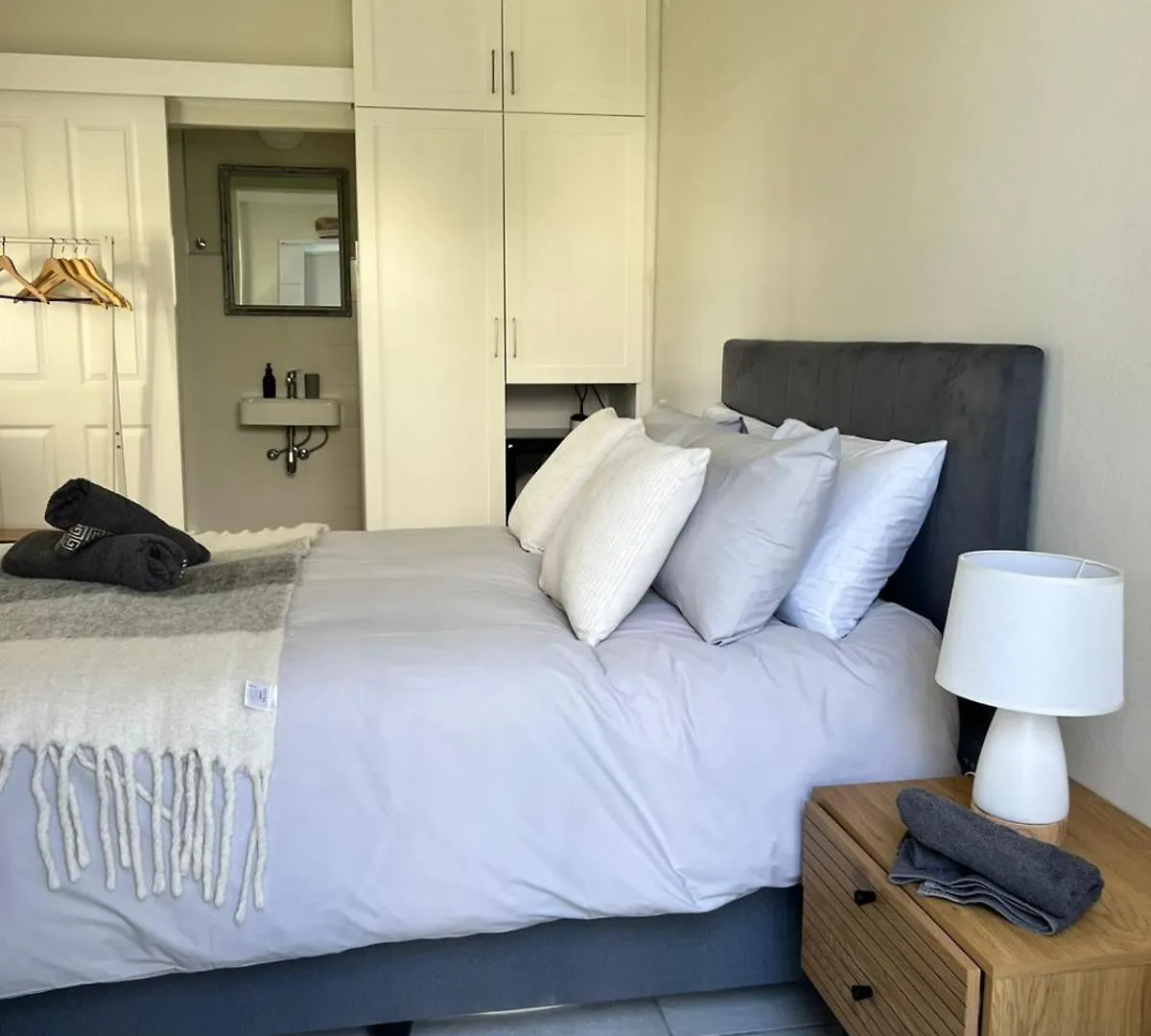 Guest house Charming Flatlet Near The Amazing Sunset Beach Cape Town South Africa