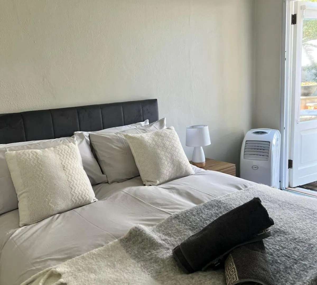 Guest house Charming Flatlet Near The Amazing Sunset Beach Cape Town