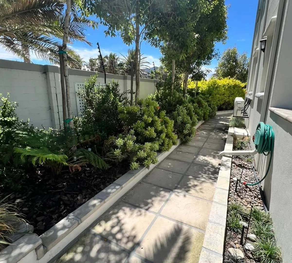 Charming Flatlet Near The Amazing Sunset Beach Cape Town Guest house